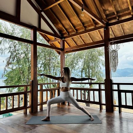 Flowers & Fire Yoga Garden ギリ・アイル エクステリア 写真