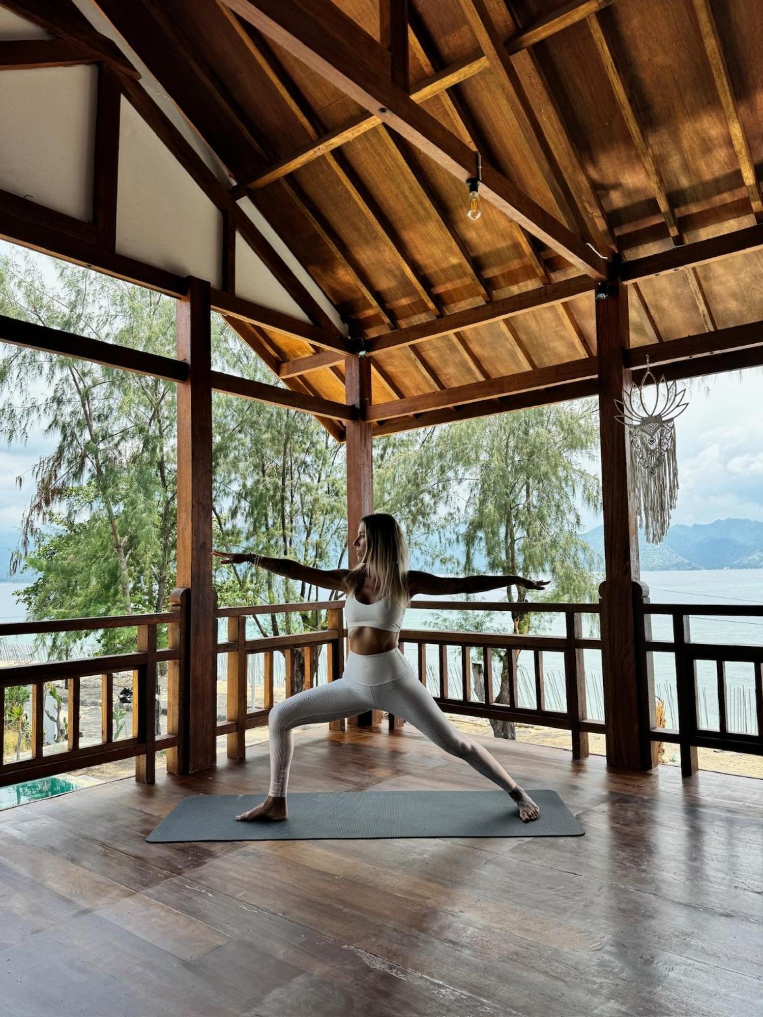 Flowers & Fire Yoga Garden ギリ・アイル エクステリア 写真