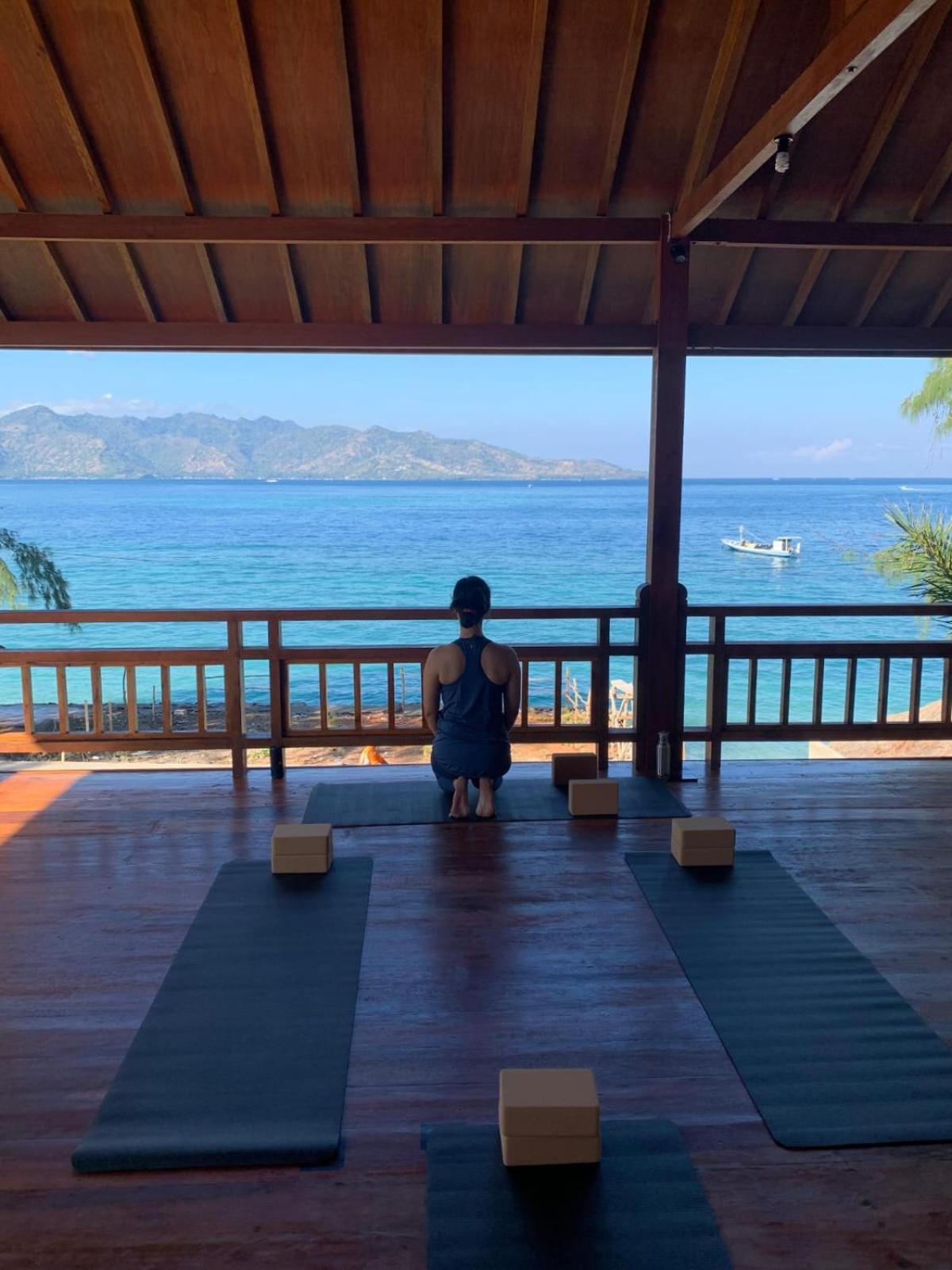 Flowers & Fire Yoga Garden ギリ・アイル エクステリア 写真