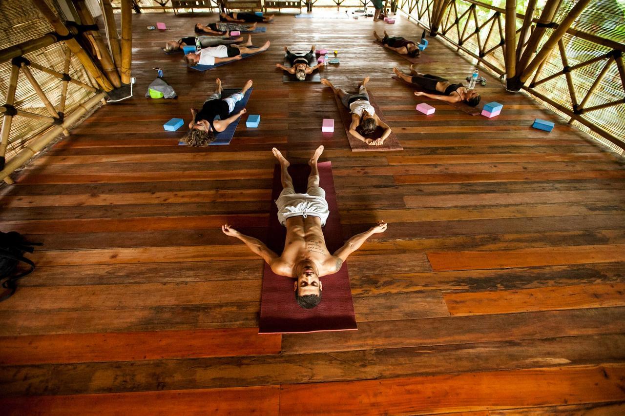 Flowers & Fire Yoga Garden ギリ・アイル エクステリア 写真