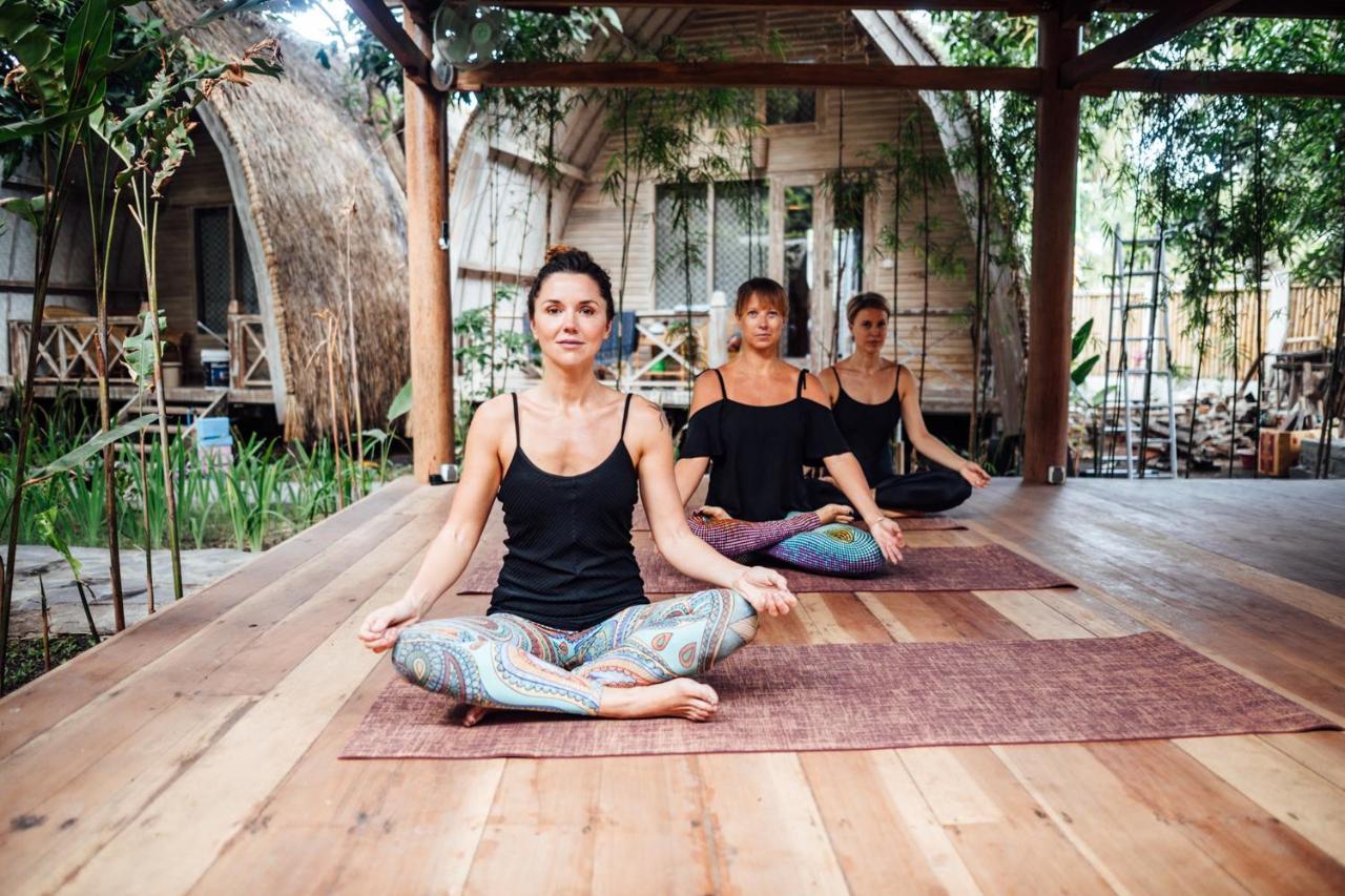 Flowers & Fire Yoga Garden ギリ・アイル エクステリア 写真