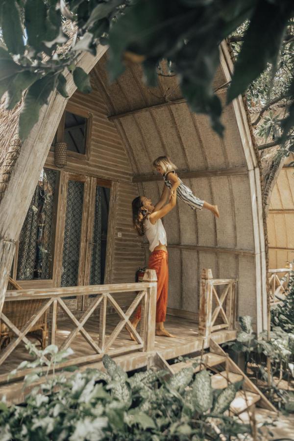 Flowers & Fire Yoga Garden ギリ・アイル エクステリア 写真