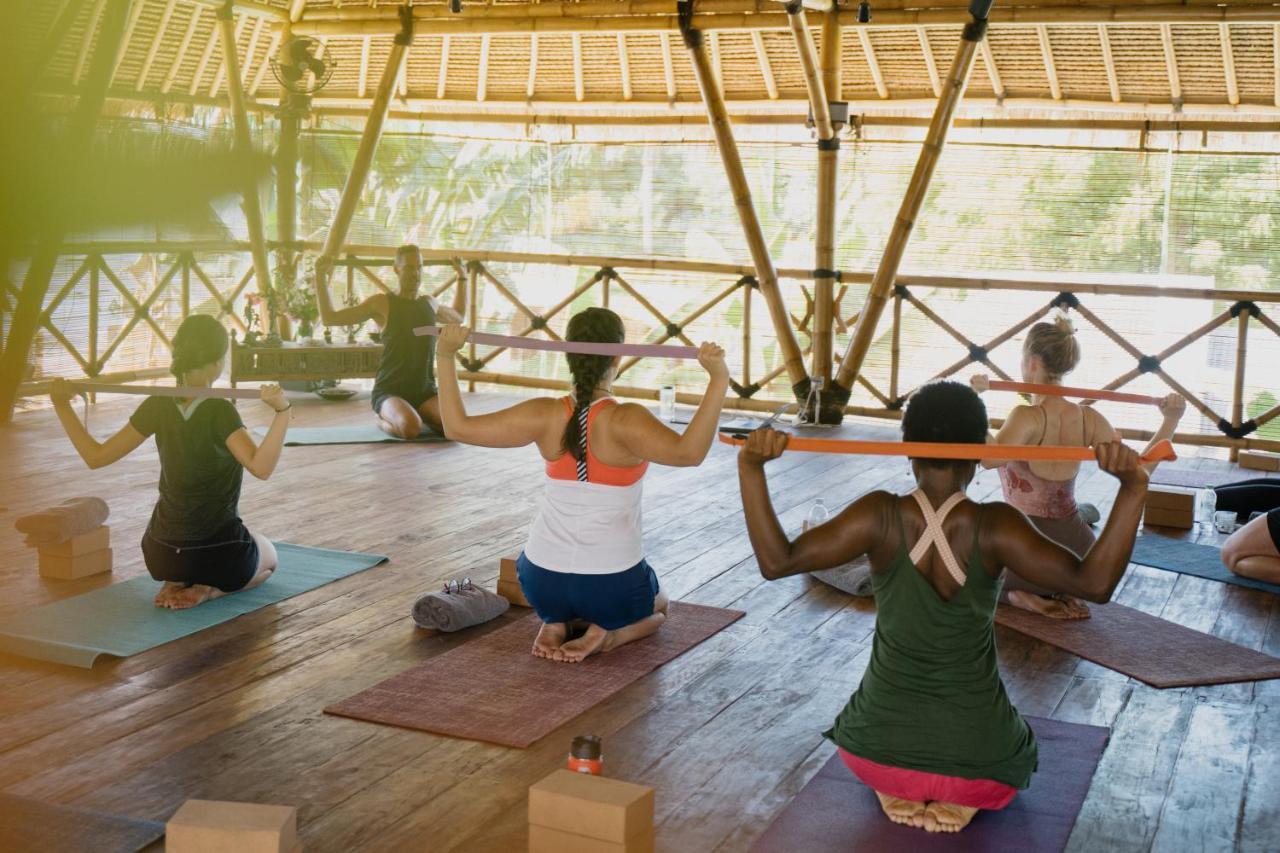Flowers & Fire Yoga Garden ギリ・アイル エクステリア 写真